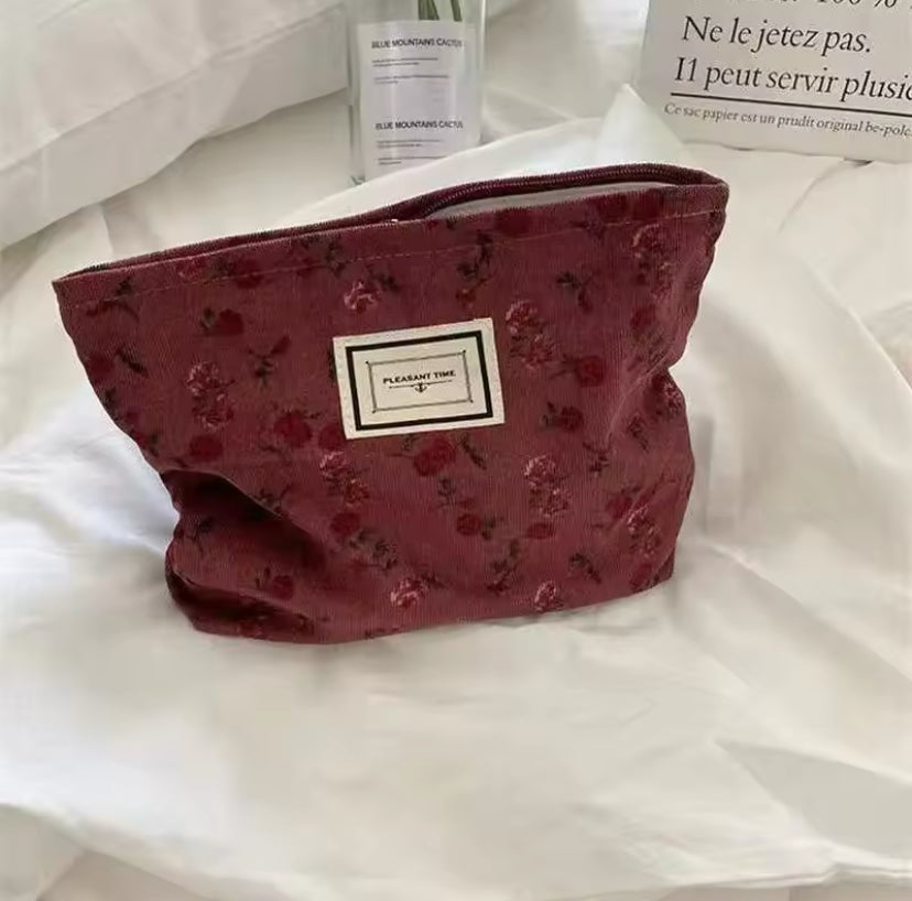 Makeup bag | حقيبة ميك اب