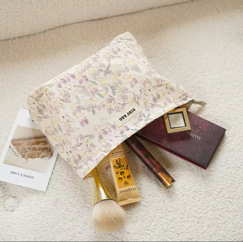 Makeup bag | حقيبة ميك اب