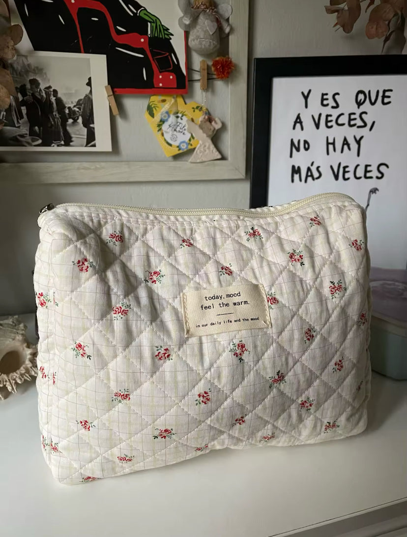 Makeup bag | حقيبة ميك اب