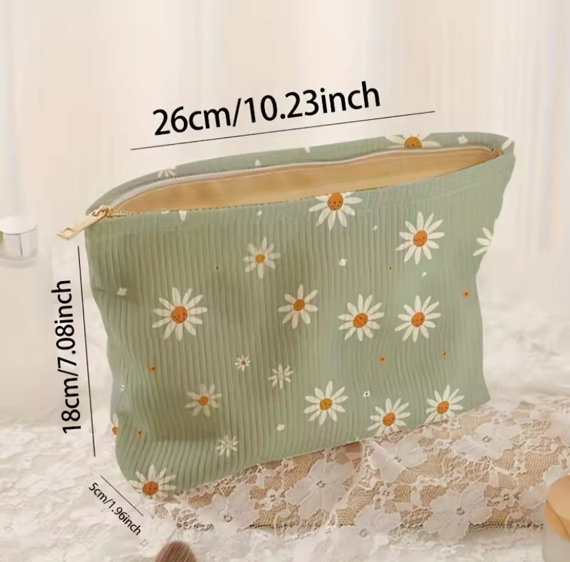 Makeup bag/ pouch 🌼 حقيبة ميك اب