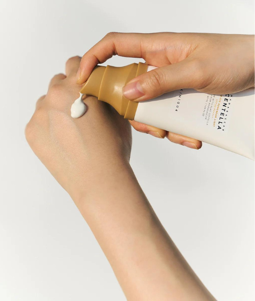 SKIN1004 - Madagascar Centella Air-Fit Suncream Light SPF30 PA++++