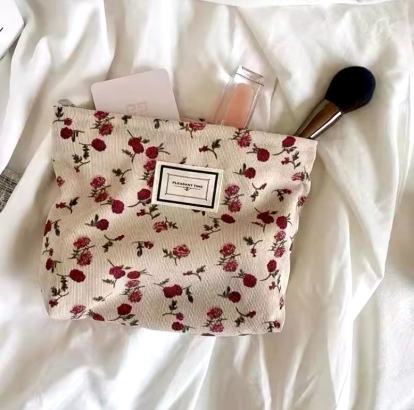Makeup bag | حقيبة ميك اب