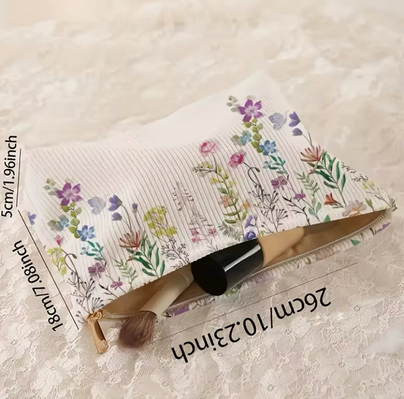 Makeup and skincare bag 💐🌷