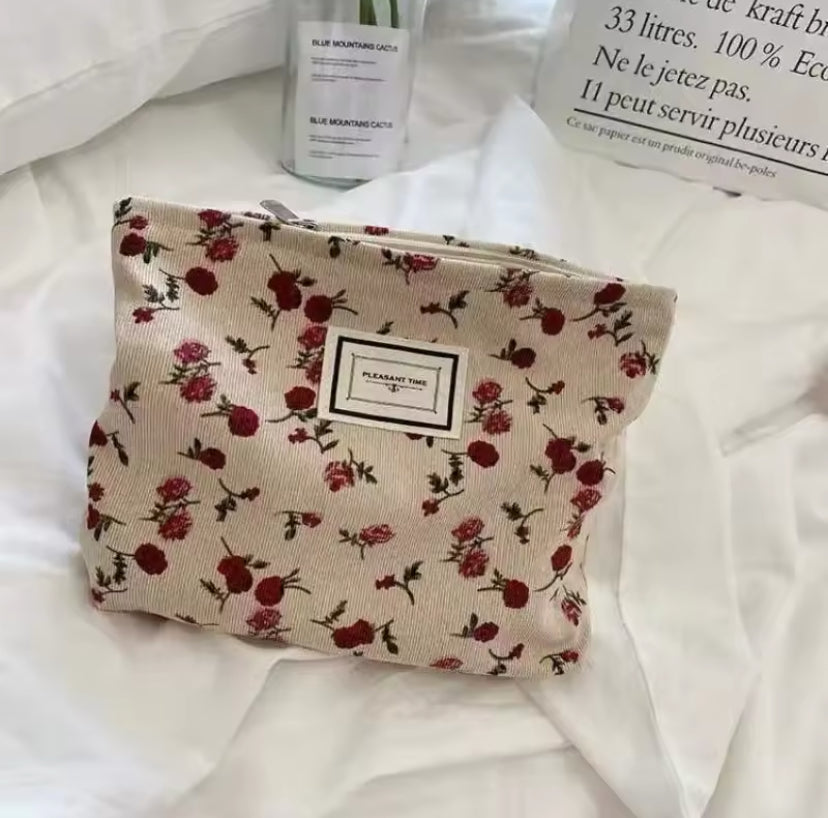 Makeup bag | حقيبة ميك اب