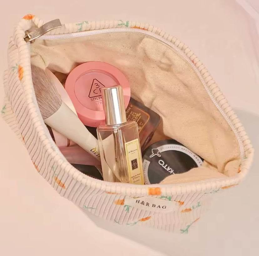 Makeup bag - Pouch 💐حقيبة ميك اب