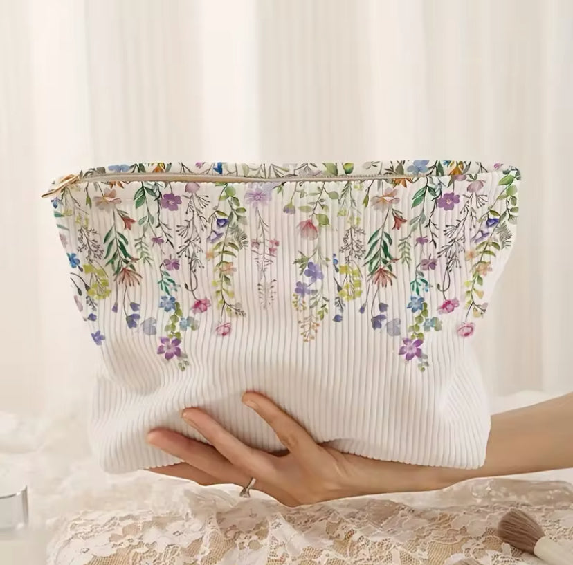 Makeup and skincare bag 💐🌷