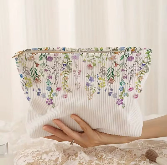 Makeup and skincare bag 💐🌷