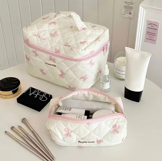 Makeup bag & pouch | حقيبة ميك اب