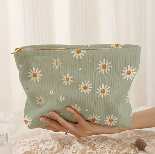 Makeup bag/ pouch 🌼 حقيبة ميك اب