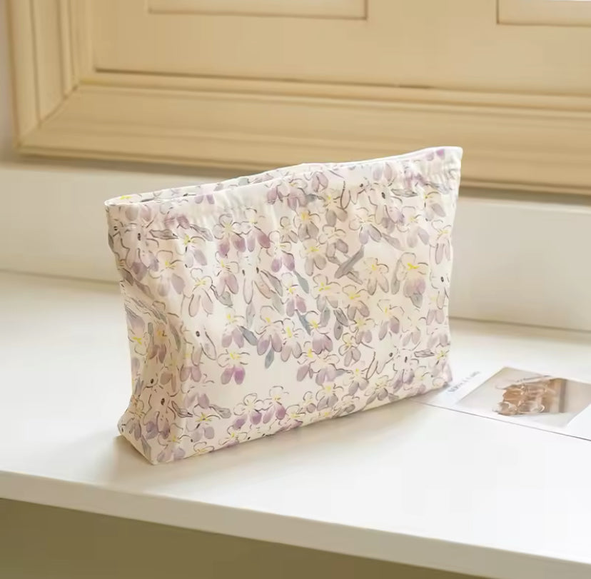 Makeup bag | حقيبة ميك اب