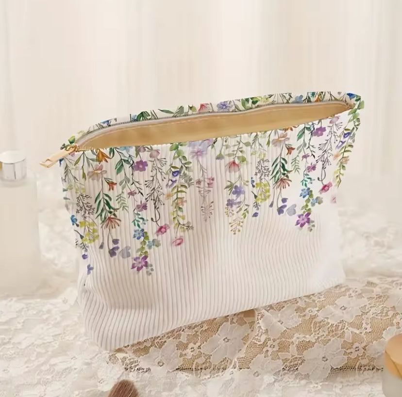 Makeup and skincare bag 💐🌷