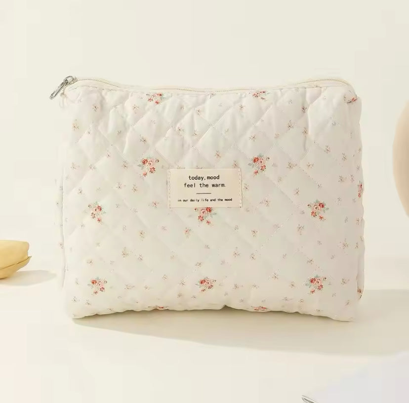 Makeup bag | حقيبة ميك اب