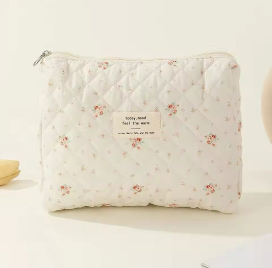 Makeup bag | حقيبة ميك اب