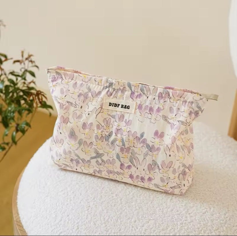 Makeup bag | حقيبة ميك اب