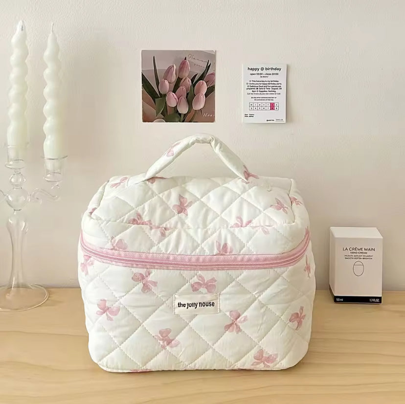 Makeup bag & pouch | حقيبة ميك اب
