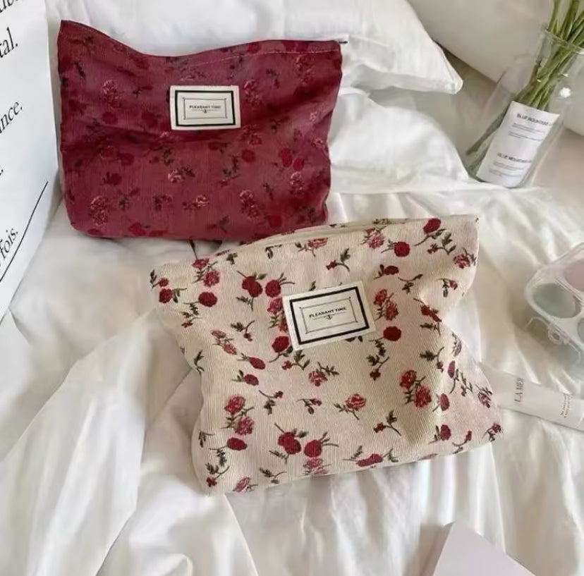 Makeup bag | حقيبة ميك اب