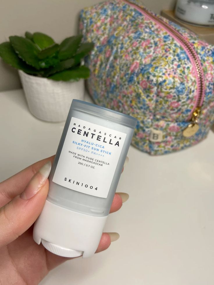 SKIN1004 - Madagascar Centella Hyalu-Cica Silky-fit Sun Stick SPF50+ PA++++